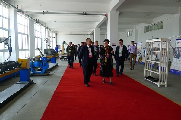 维多利亚老品牌vic(集团)官方网站